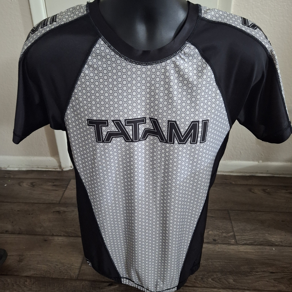 Tatami Compression Rashguard Black/White Men’s XL – Under Armour Style